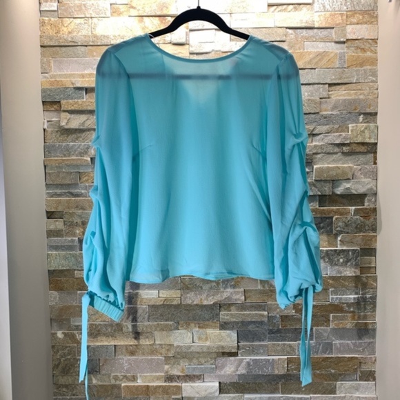 Vince Camuto Tiered Tie Cuff Crepe Blouse - Picture 3 of 5